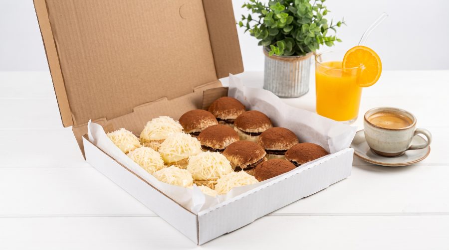 Caixa de 16 pãezinhos delícia com quatro sabores