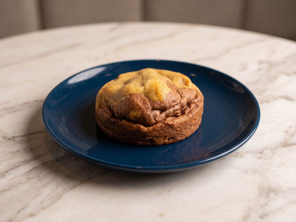 Cookie de Mainha Fusuê, massa metade chocolate e metade tradicional